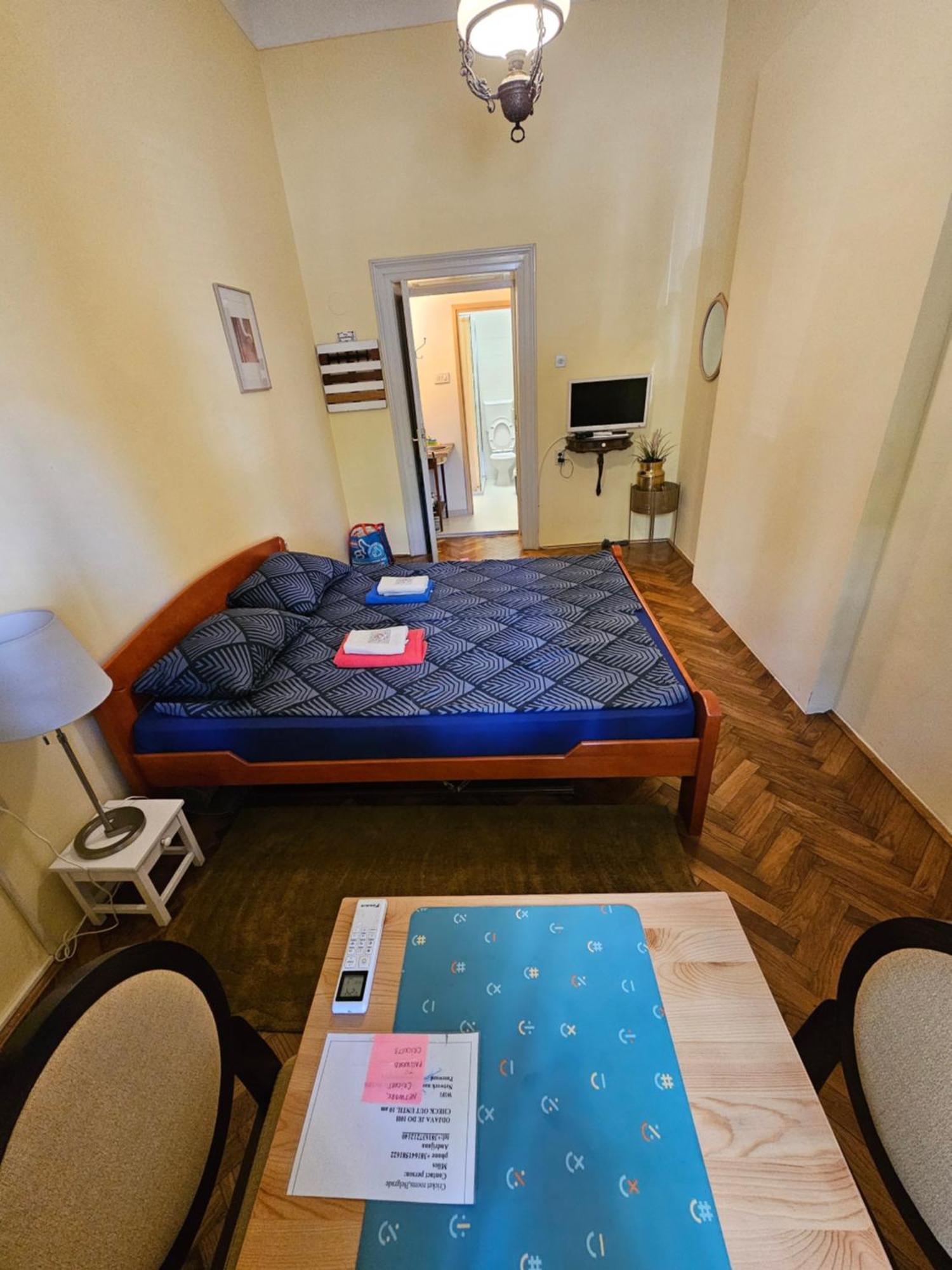 Cricket Park Hostel Belgrade Exterior photo